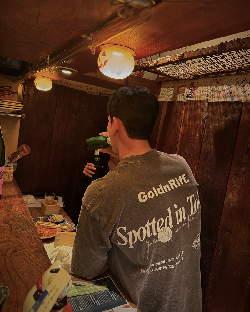 CAMISETA TOKYO MARRÓN