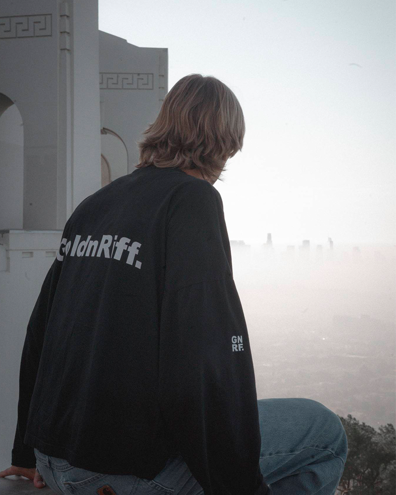 CAMISETA MANGA LARGA NEGRA GOTHAM